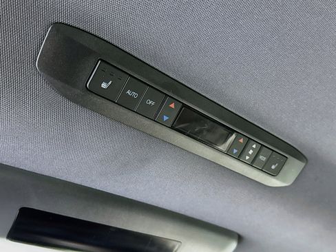 Used 2022 Toyota Sienna Platinum FWD image 28