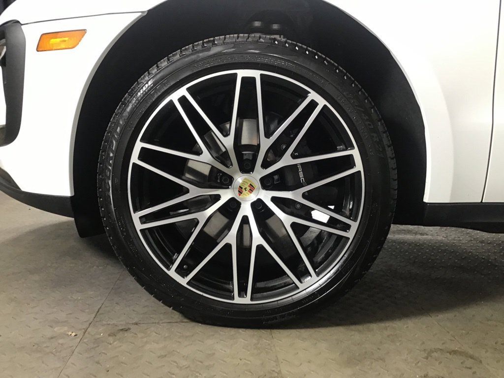 Certified 2026 Porsche Macan AWD/4WD image 11