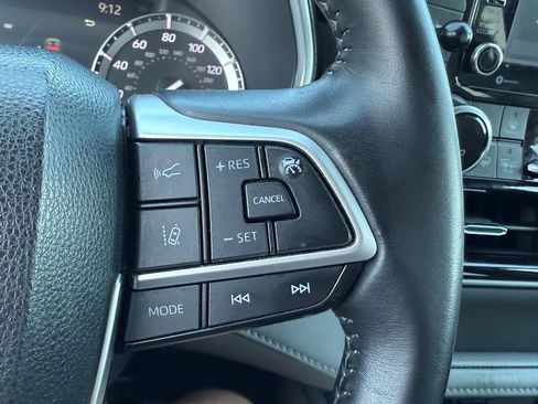 Certified 2022 Toyota Highlander XLE image 22