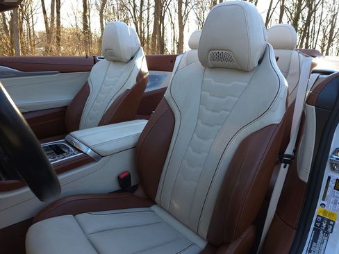 Used 2023 BMW M850i xDrive Convertible image 21