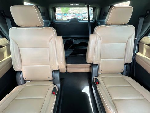 Used 2021 Chevrolet Tahoe Premier AWD/4WD image 25