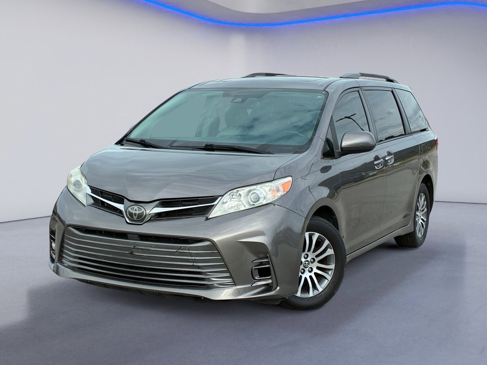Used 2020 Toyota Sienna XLE Premium FWD image 2