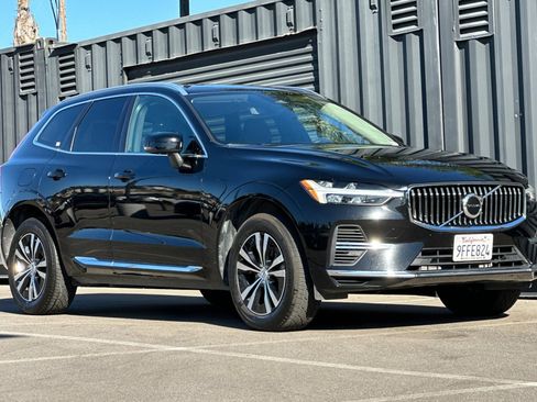 Used 2023 Volvo XC60 T8 Core image 10