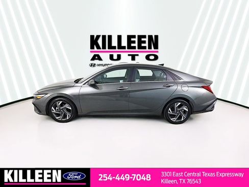 Used 2025 Hyundai Elantra Limited FWD image 4