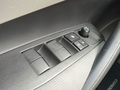 Used 2024 Toyota Corolla LE image 28