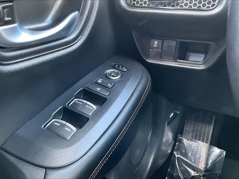 Used 2025 Honda HR-V Sport image 32