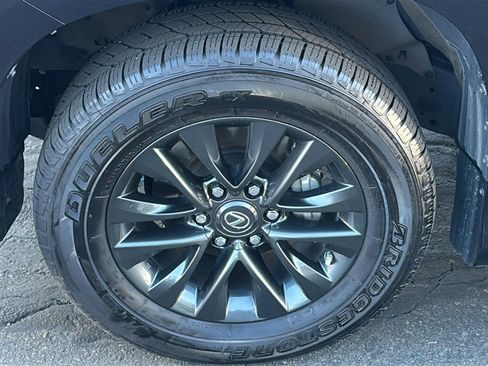 Used 2021 Lexus GX 460 Premium w/ Premium Package image 9