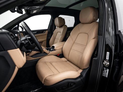 Certified 2025 Porsche Cayenne GTS image 5