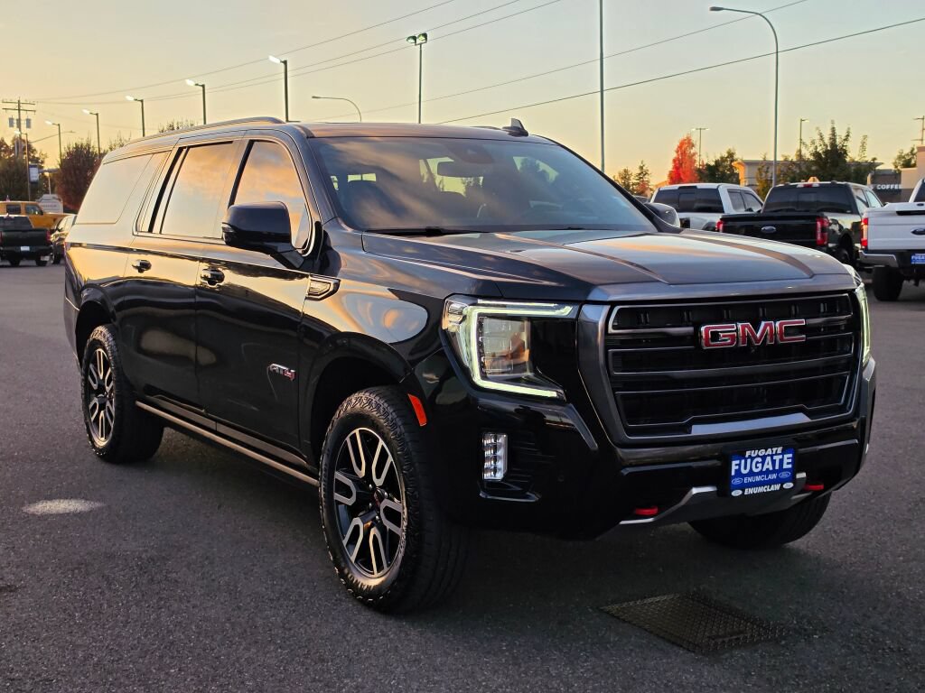 Used 2024 GMC Yukon XL AT4 w/ Technology Package AWD/4WD image 4