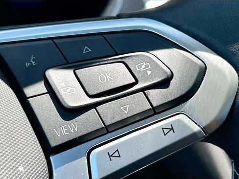 Used 2023 Volkswagen Tiguan SE w/ Panoramic Sunroof Package FWD image 39