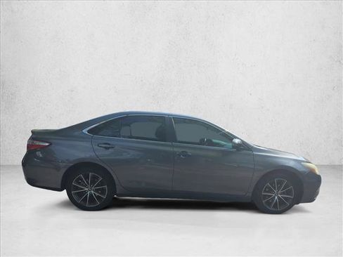 Used 2017 Toyota Camry XSE w/ Moonroof Package FWD image 4