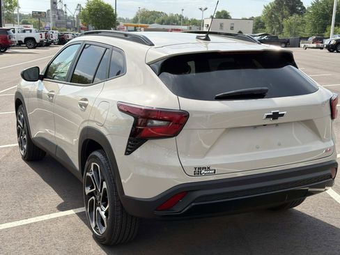 New 2026 Chevrolet Trax RS w/ Sunroof Package FWD image 12