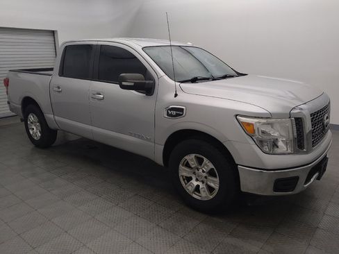 Used 2017 Nissan Titan SV image 11