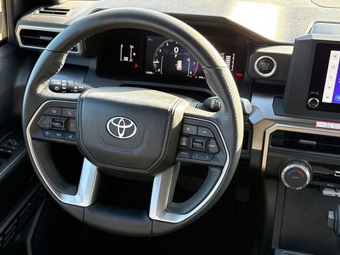 Used 2025 Toyota 4Runner SR5 AWD/4WD image 14