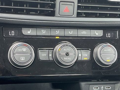 Used 2024 Volkswagen Jetta SE image 5