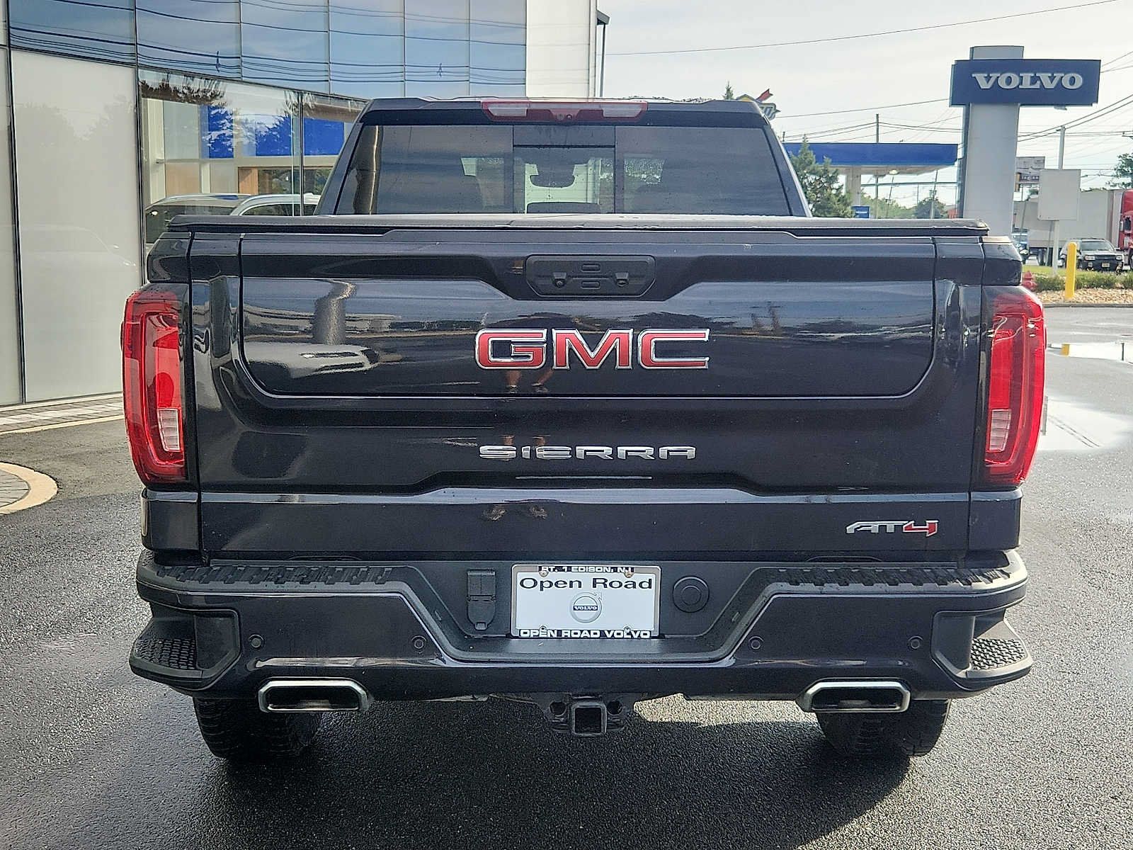Used 2022 GMC Sierra 1500 AT4 w/ Technology Package AWD/4WD image 6