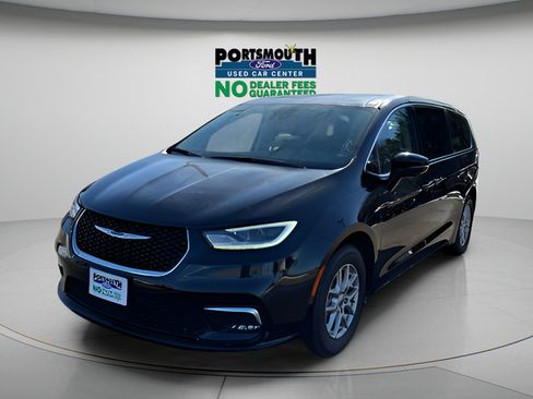 Used 2024 Chrysler Pacifica Touring-L FWD image 14