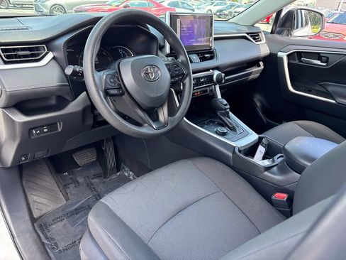 Used 2025 Toyota RAV4 XLE AWD/4WD image 16