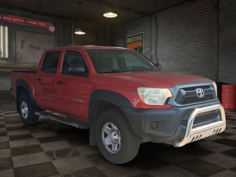 Used 2015 Toyota Tacoma PreRunner w/ Convenience Package RWD image 2
