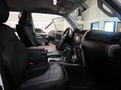 Used 2016 Toyota 4Runner SR5 AWD/4WD image 11