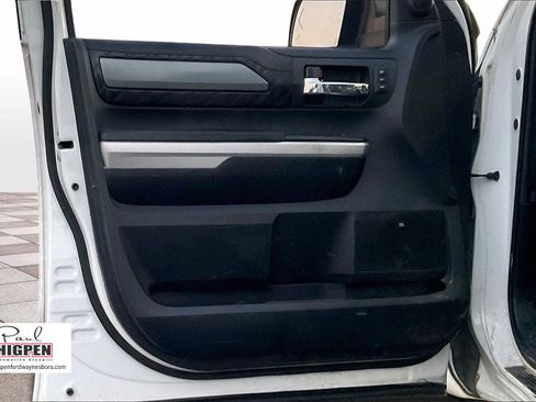 Used 2014 Toyota Tundra 4x4 CrewMax image 23