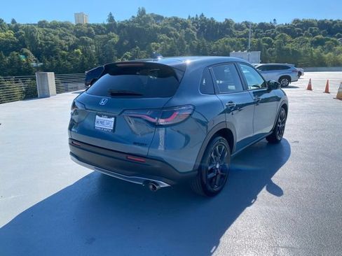 Certified 2025 Honda HR-V Sport image 12