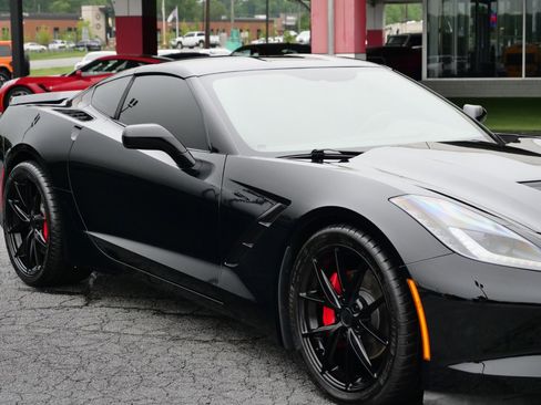 Used 2017 Chevrolet Corvette Stingray Coupe w/ 1LT RWD image 34