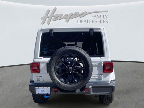 Used 2022 Jeep Wrangler Unlimited Sahara w/ Cold Weather Group image 42