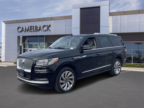 Used 2023 Lincoln Navigator Reserve image 2