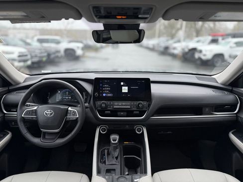 Certified 2025 Toyota Grand Highlander XLE image 25