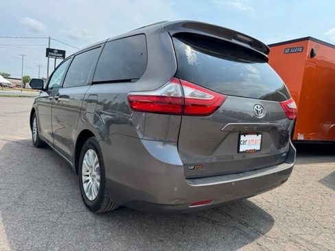 Used 2017 Toyota Sienna XLE w/ XLE Navigation Package FWD image 5