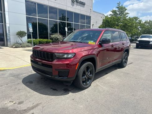 Used 2023 Jeep Grand Cherokee L Laredo AWD/4WD image 7