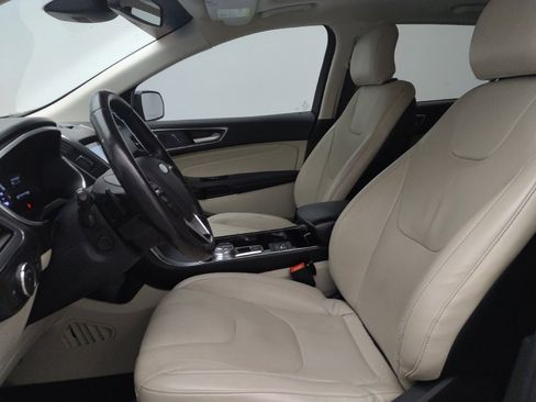 Used 2019 Ford Edge Titanium w/ Equipment Group 301A AWD/4WD image 17