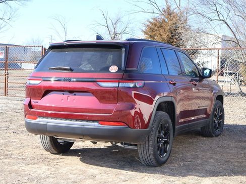 New 2026 Jeep Grand Cherokee Altitude image 14