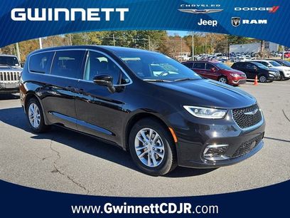 New 2026 Chrysler Pacifica Select