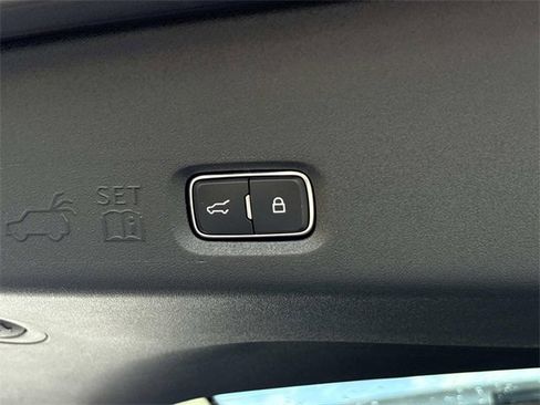 New 2025 Lincoln Navigator L Reserve image 13