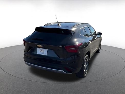 Used 2025 Chevrolet Trax LT image 14