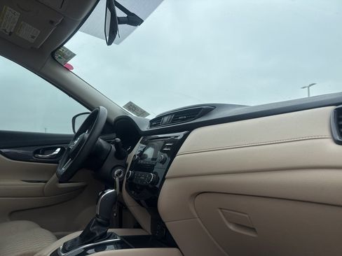Used 2017 Nissan Rogue S image 18