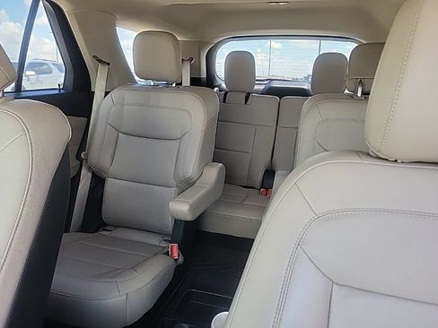 Used 2020 Ford Explorer XLT w/ Equipment Group 202A RWD image 9