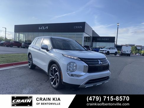 Used 2022 Mitsubishi Outlander SE AWD/4WD image 1