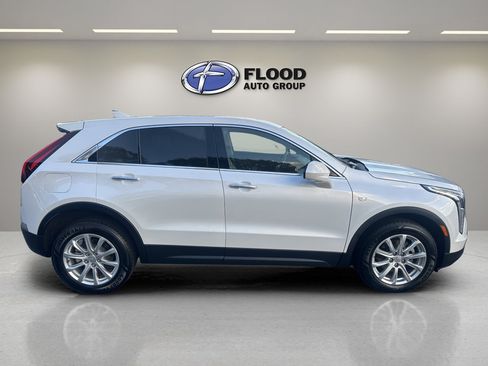 Used 2022 Cadillac XT4 Luxury w/ Cold Weather Package image 5