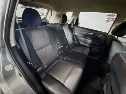 Used 2020 Nissan Rogue S FWD image 27