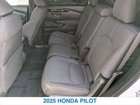 Certified 2025 Honda Pilot Sport image 22