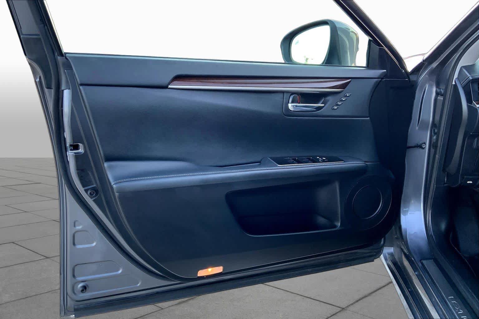 Used 2018 Lexus ES 350 w/ Premier Package FWD image 22