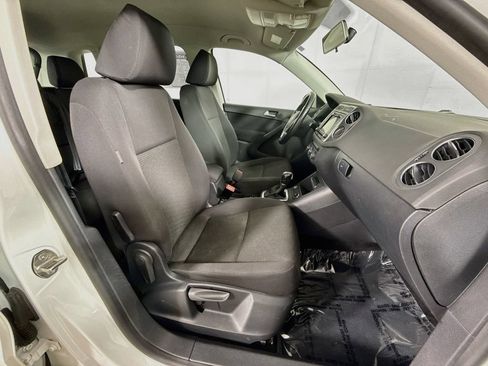 Used 2017 Volkswagen Tiguan Limited w/ Premium Package AWD/4WD image 29