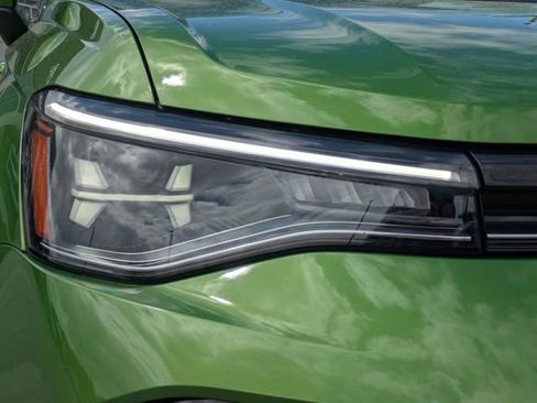 Used 2025 Volkswagen Taos SE FWD image 10