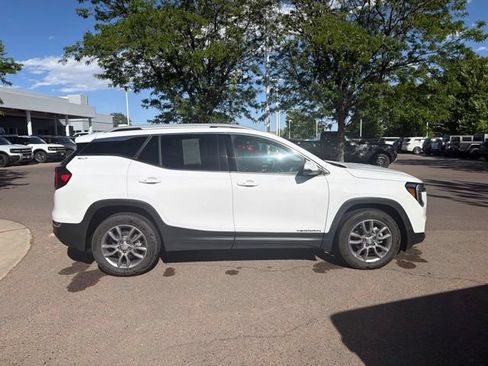Used 2024 GMC Terrain SLT AWD/4WD image 6