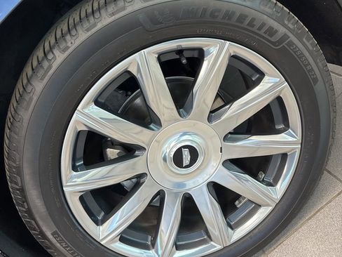 Used 2022 Cadillac Escalade ESV Premium Luxury Platinum image 8