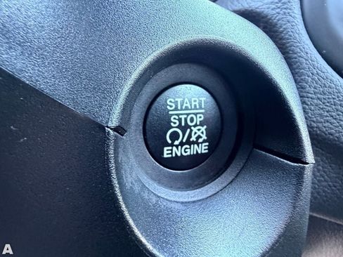 Used 2020 Jeep Compass Latitude FWD image 13