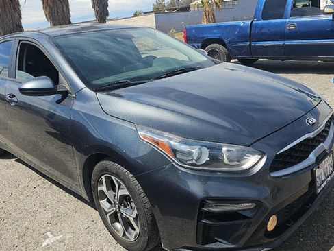 Used 2020 Kia Forte LXS FWD image 3